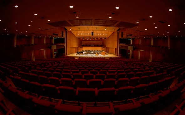 適合舉辦多元化節目的香港大會堂音樂廳